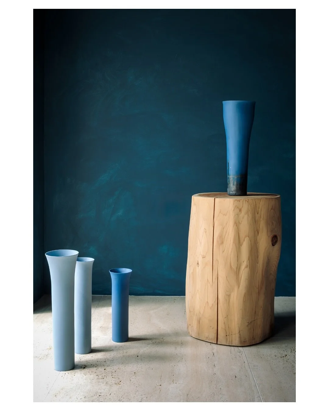 LIAGRE X ATELIER COURBET : Courbet-curated installation at Liaigre Miami. The colored porcelain series of South African artist-ceramicist Katherine Glenday developed in collaboration with Courbet is now on view as part of an integrated installation a