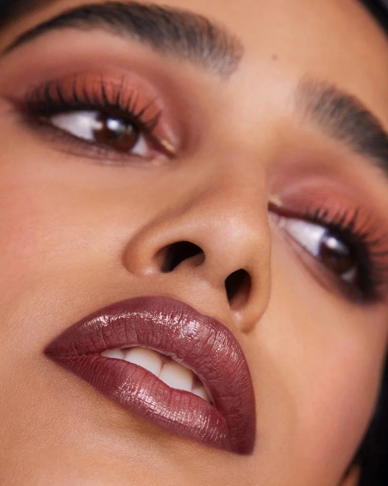 Bobbi-Brown-Makeup-Holiday-2022-Campaign08.jpg