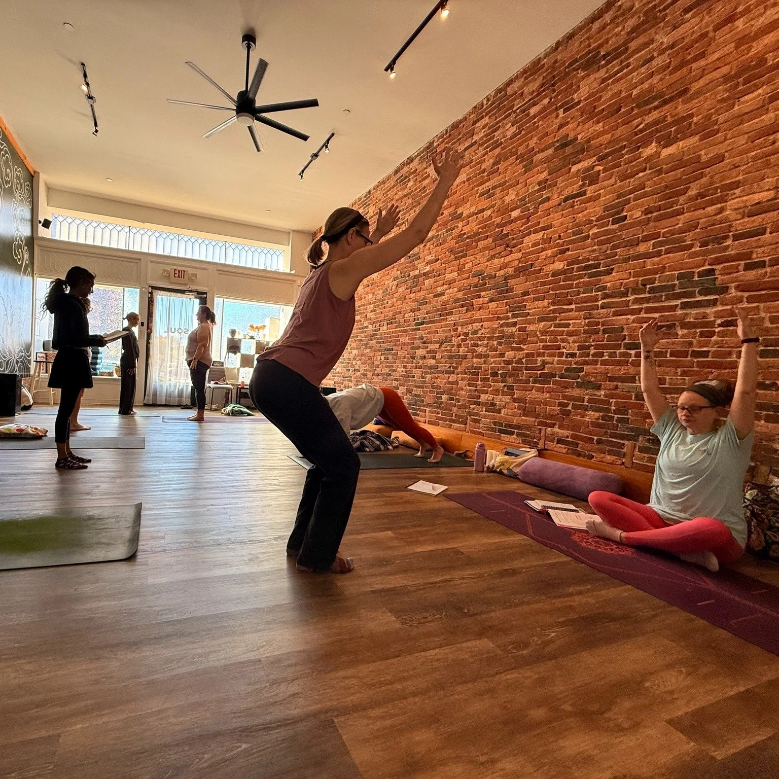 ✨ Introducing Community Practice Lab

As part of the Soul Path Yoga School teacher training, our trainees will be stepping into the role of teacher and practicing their cueing and sequencing in a supportive environment.

Community Practice Lab classe