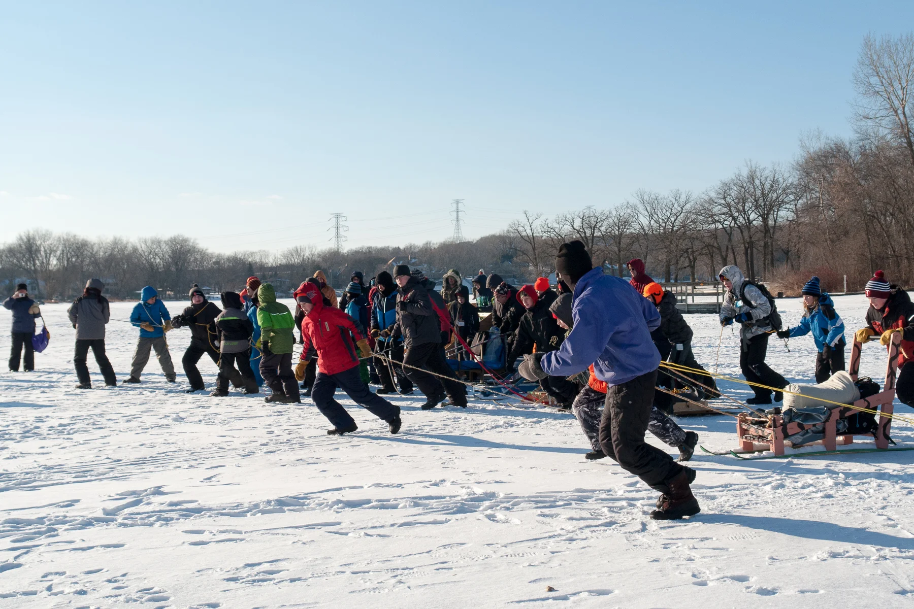 A quick start and all 10 sleds are in the race.
