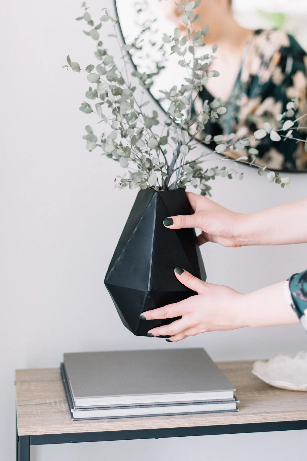 black modern vase, accessories