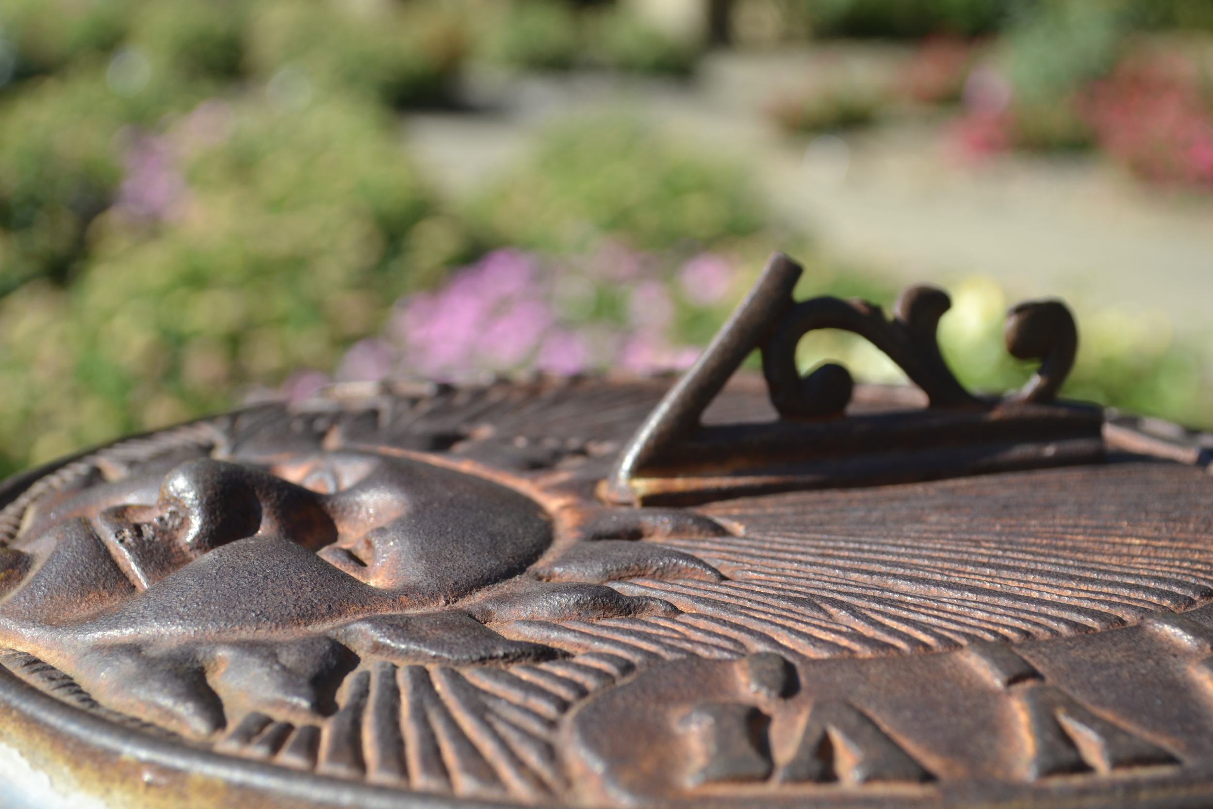 Sundial, Fort Worth Botanical Garden (photo: Andy Bruner)