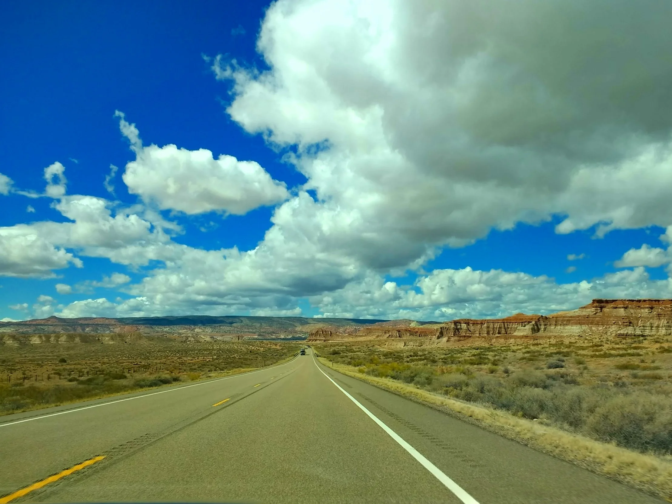 Open road, Utah (photo by me and my cell phone)