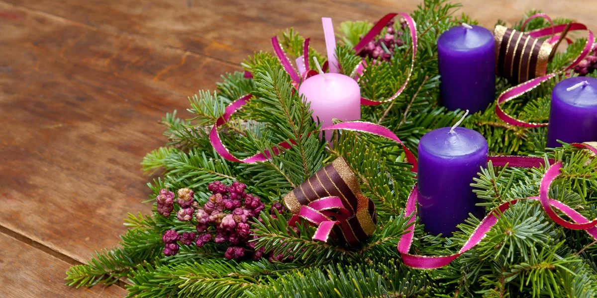 web3-advent-wreath-christmas-advent-candles-wreath-shutterstock.jpg