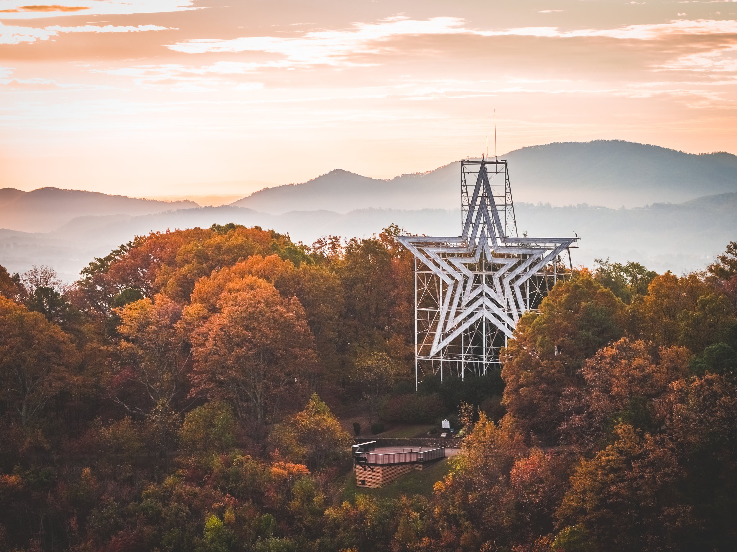 Roanoke_Star_Fall_Color_Credit-to-Jennifer-Griffin-–-Visit-VBR.jpg