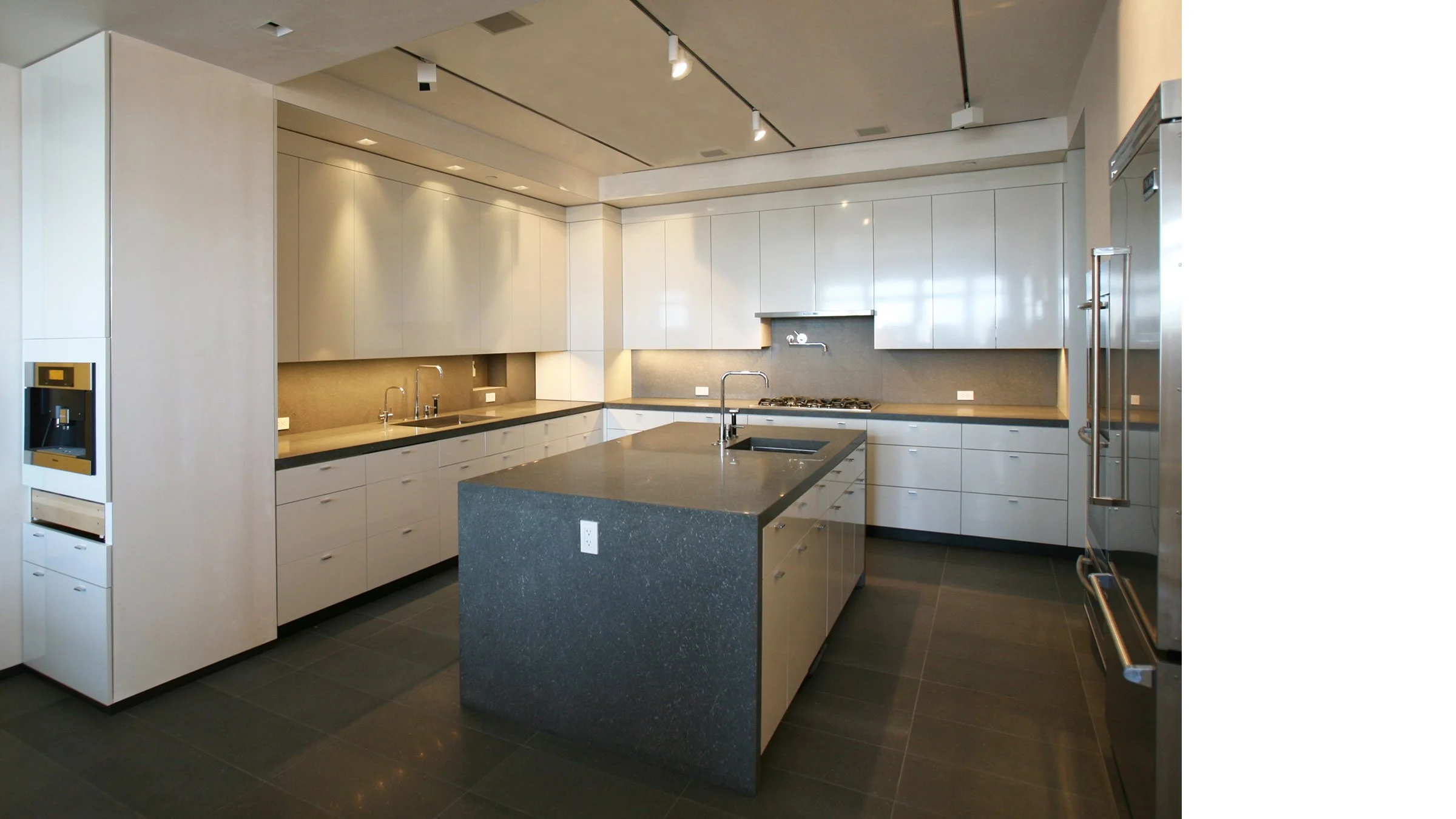 08 Kitchen.jpg