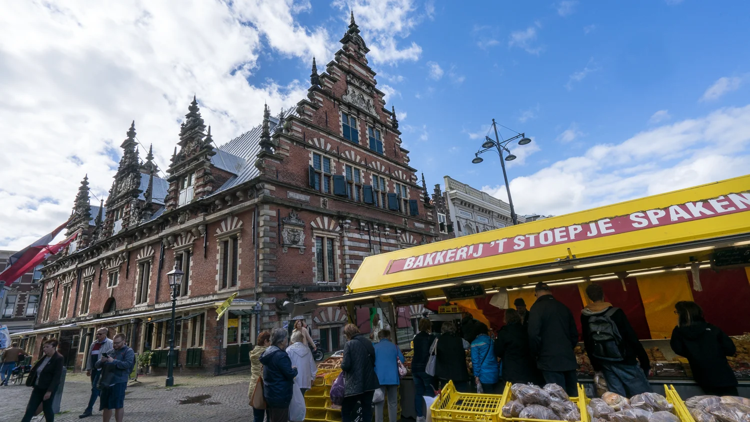 MARKETS OF HAARLEM, THE NETHERLANDS // MEETYOUTHERE TRAVEL BLOG