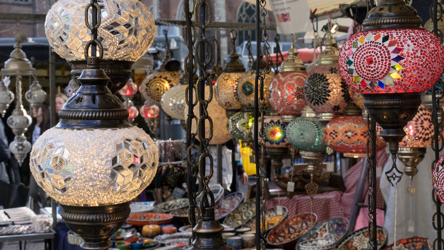 LAMPS FROM THE MARKETS OF HAARLEM, THE NETHERLANDS // MEETYOUTHERE.ME