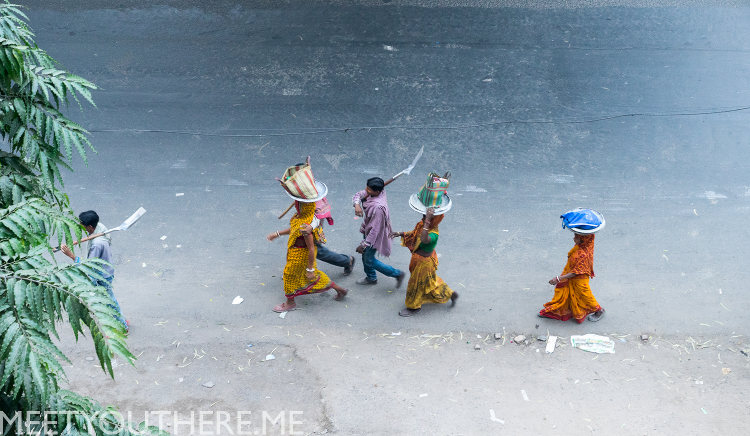 VIEW LOOKING DOWN ONTO THE STREETS OF A NEW DELHI MORNING // INDIA 2015
