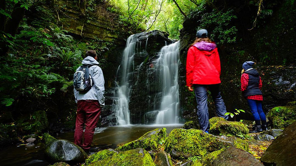 HORSESHOE WATERFALL AT THE TOP OF MATAI FALLS // MEET YOU THERE TRAVEL IMAGES