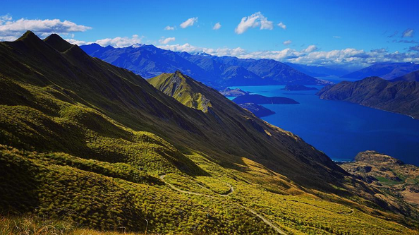 LOOKING DOWN FROM THE ROY'S PEAK SADDLE AND LOOKOUT | LAKE WANAKA, NEW ZEALAND