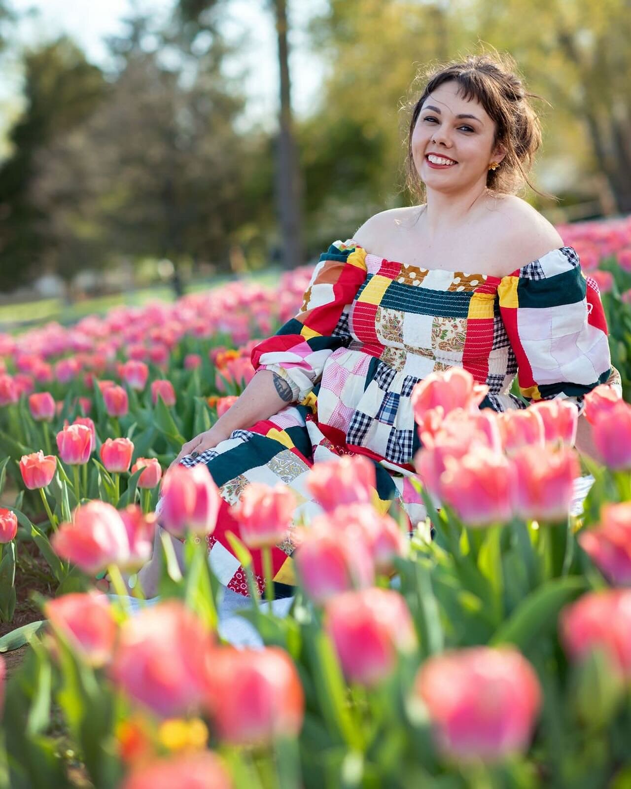 🌷Now Booking Tulip Mini Sessions! 🌷

You do not want to miss this absolute dream of a location! Just ask the lovely @angietherose pictured here&hellip; these tulip fields inspired a whole series of her paintings! 🥰

There are 3 spots left - book v