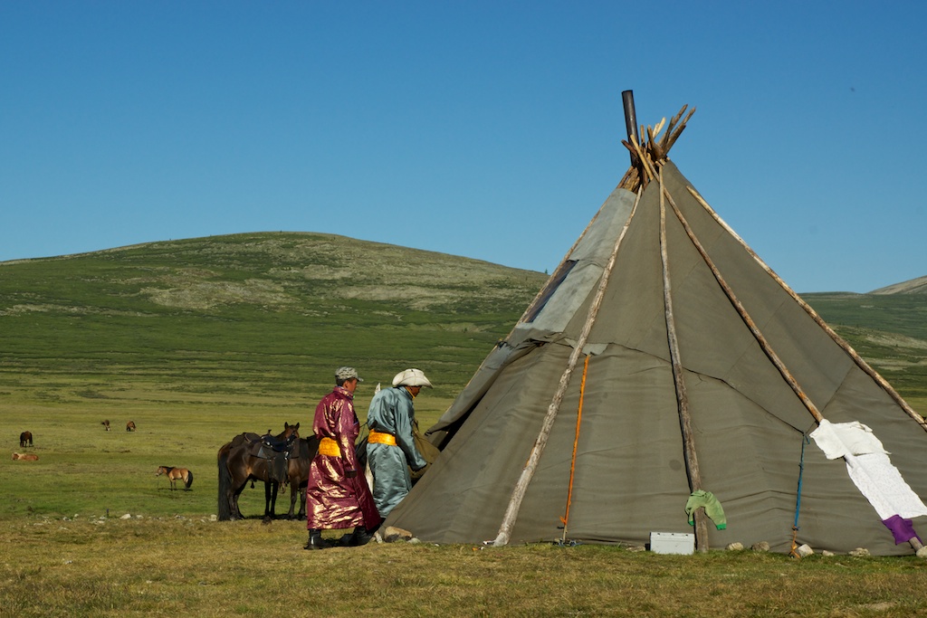 Qizilbal and his relatives enter the teepee of his future in laws.