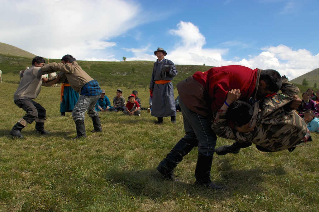 No wedding in Mongolia is complete without a mini Naadam, guests and 2 sides of the family compete in a friendly wrestling tournament in the honor of the newlyweds. 