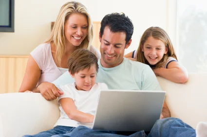 familyoncomputer.jpg