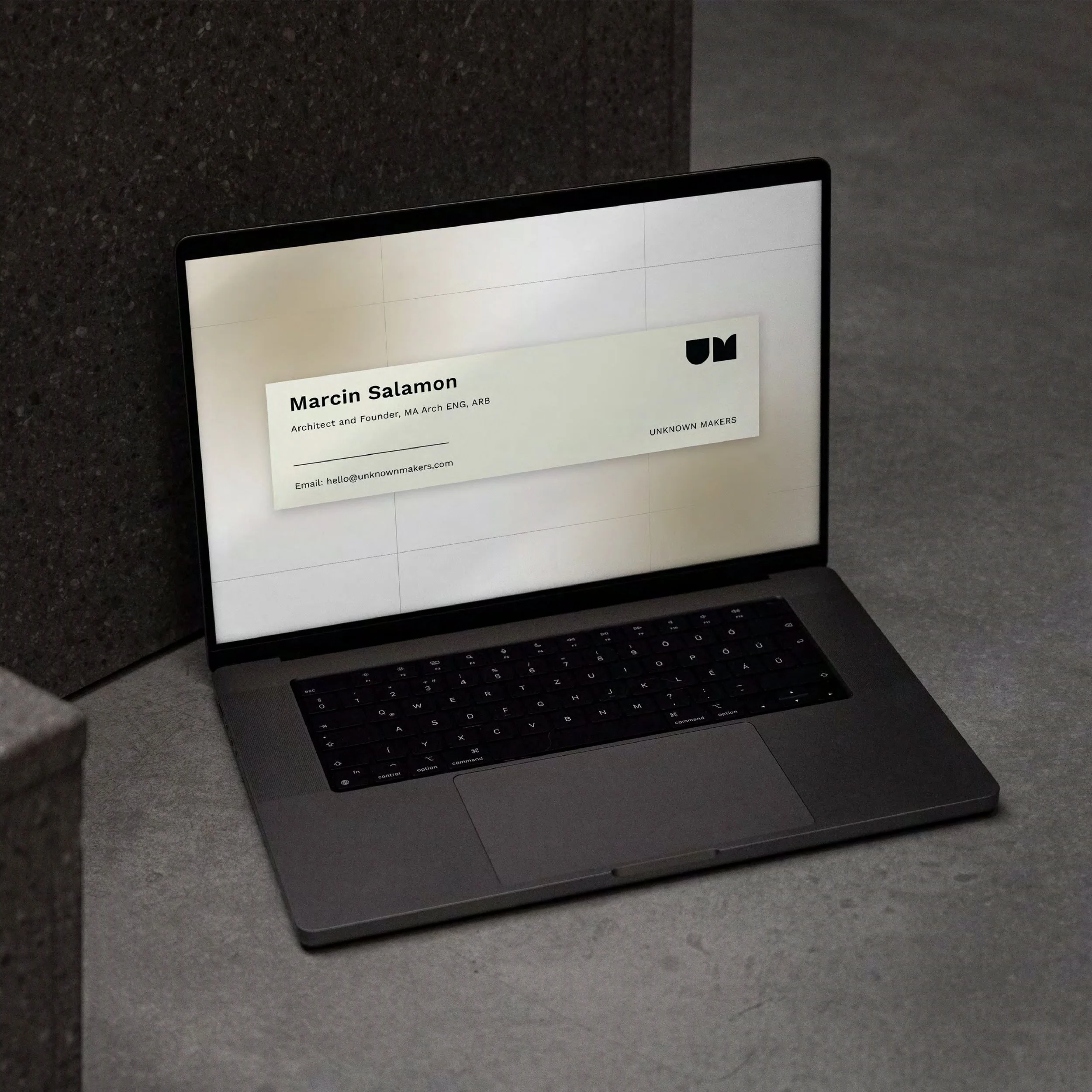 Unknown-Makers-Presentation-by-HolumStudio-full_page-0030.jpg