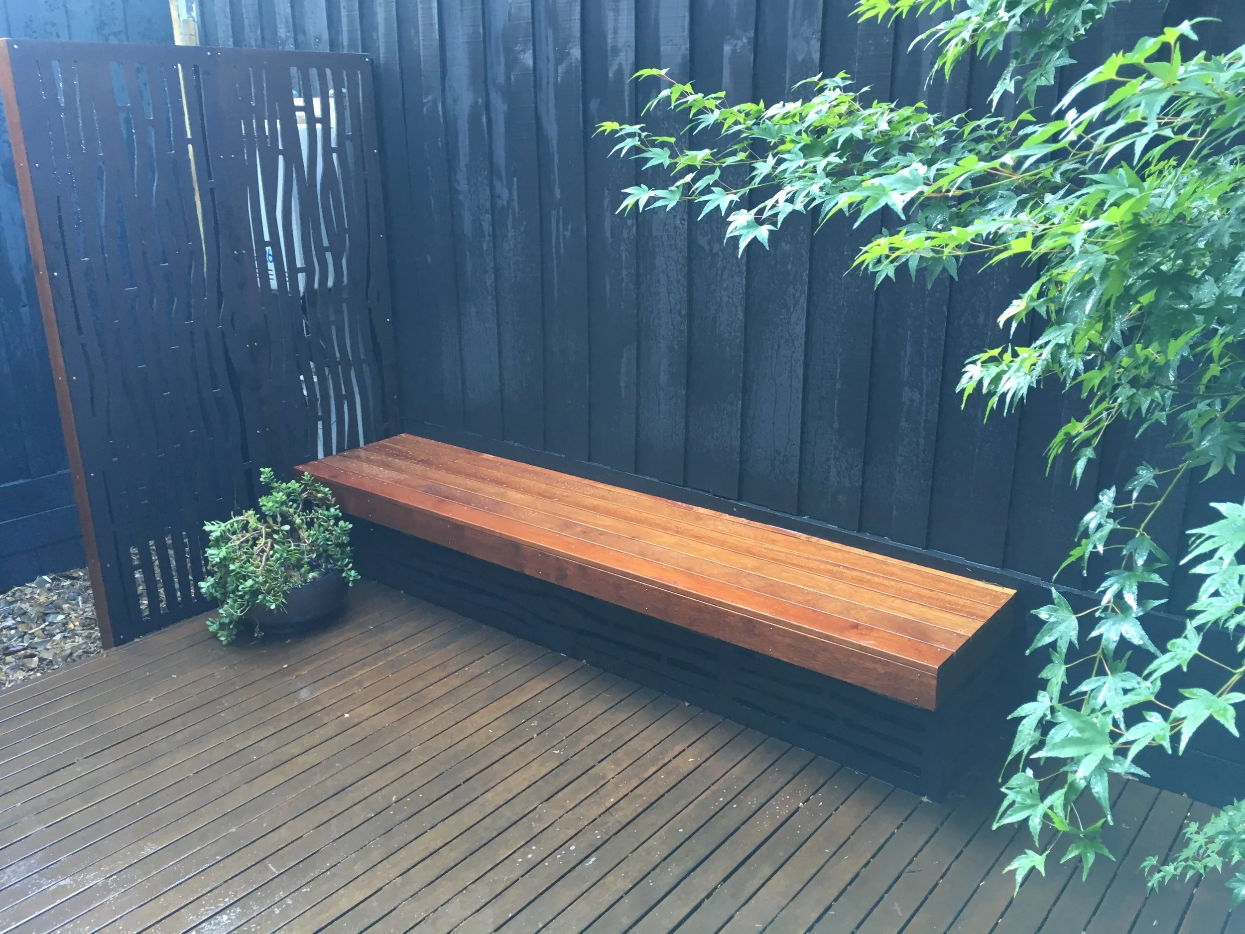 Elwood Courtyard. Outdeco Screen. Merbau Decking. Japanese Maple. Succulent Pot.