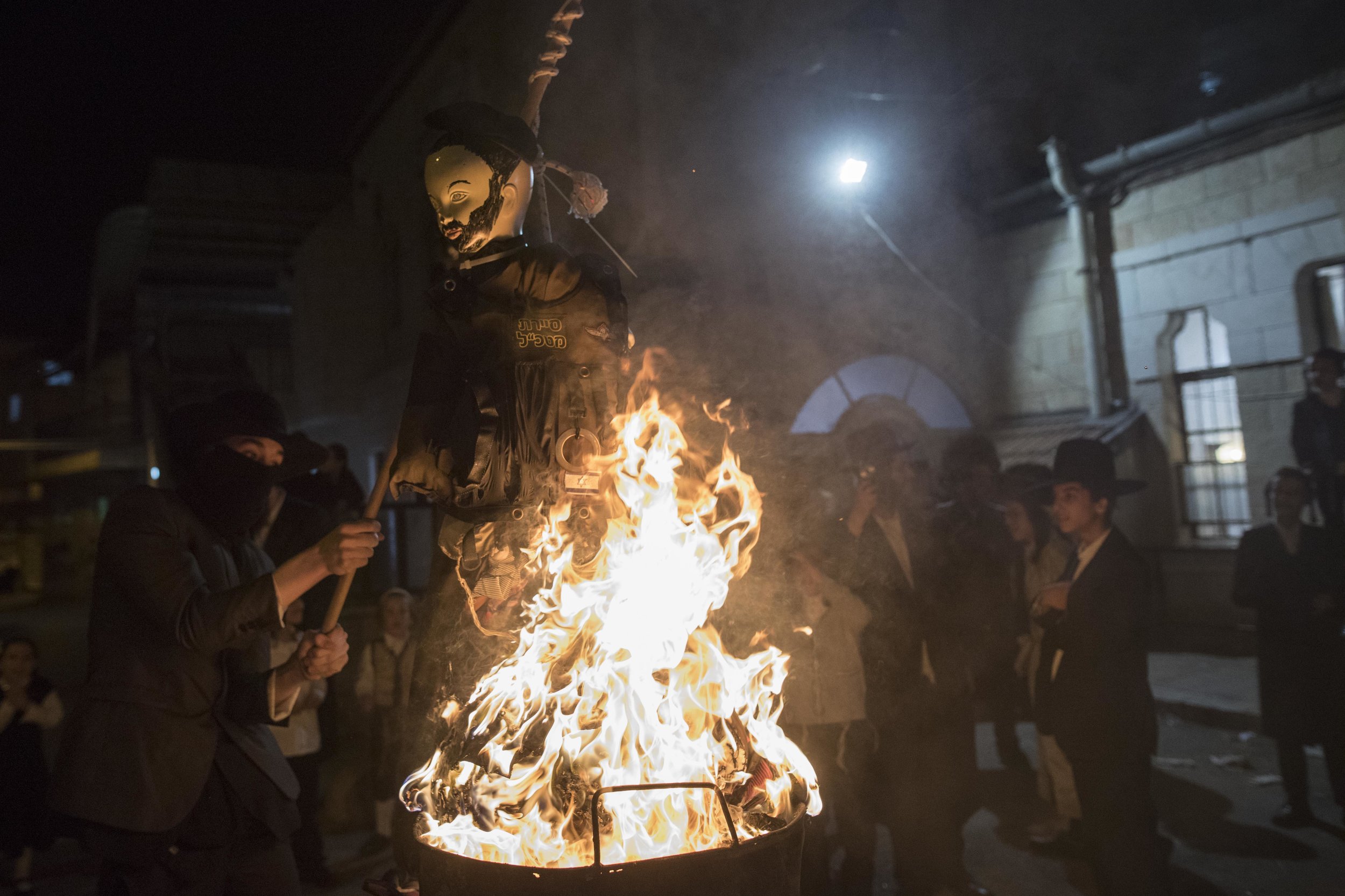  Ultra orthodox jews seen burning a doll of an israeli soldier during the celebration of the Jewish holiday of Lag Baomer in ultra-orthodox neighborhood of Mea Shearim in Jerusalem on May 14, 2017. 