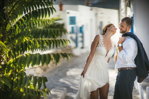 chic-wedding-video-sifnos.jpg