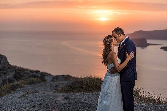 What is the one place you think when you dream about Greece? Santorini.
🎀Throw caution to the wnd &amp; elope in the most amazing destination in Greece.
🎀 Wild beauty drenched in golden sunsets
and we will be there to capture it!
#santoriniwedding 