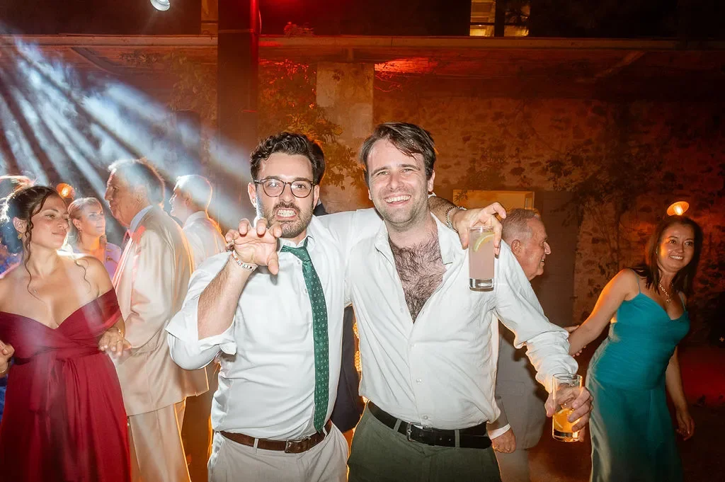 wedding guests in sinerina