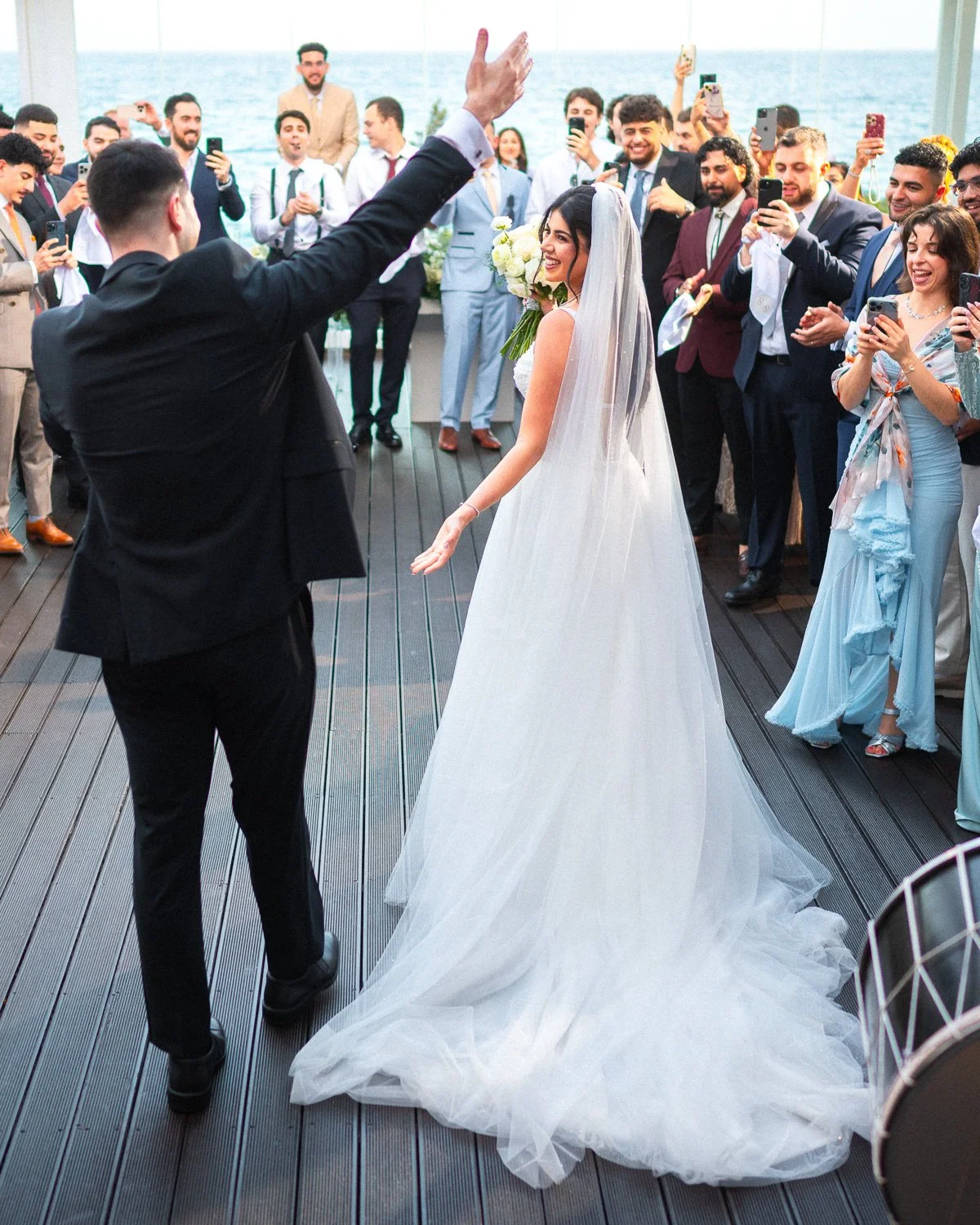 seasoul wedding couple entrance