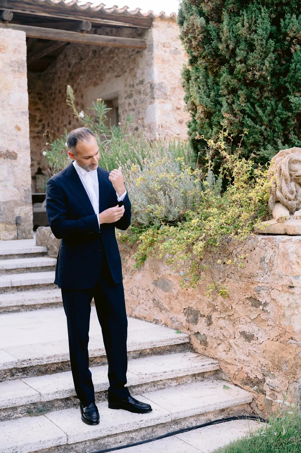 groom in sinterina wedding