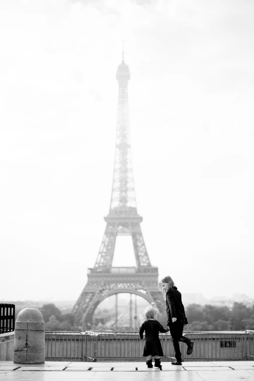 briellas-journey-paris-family-photographer_001.jpg
