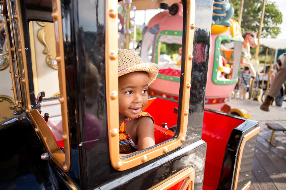 Paris, France Eiffel Tower Family Portrait Session, Family Lifestyle Natural Light Photographer_003.jpg