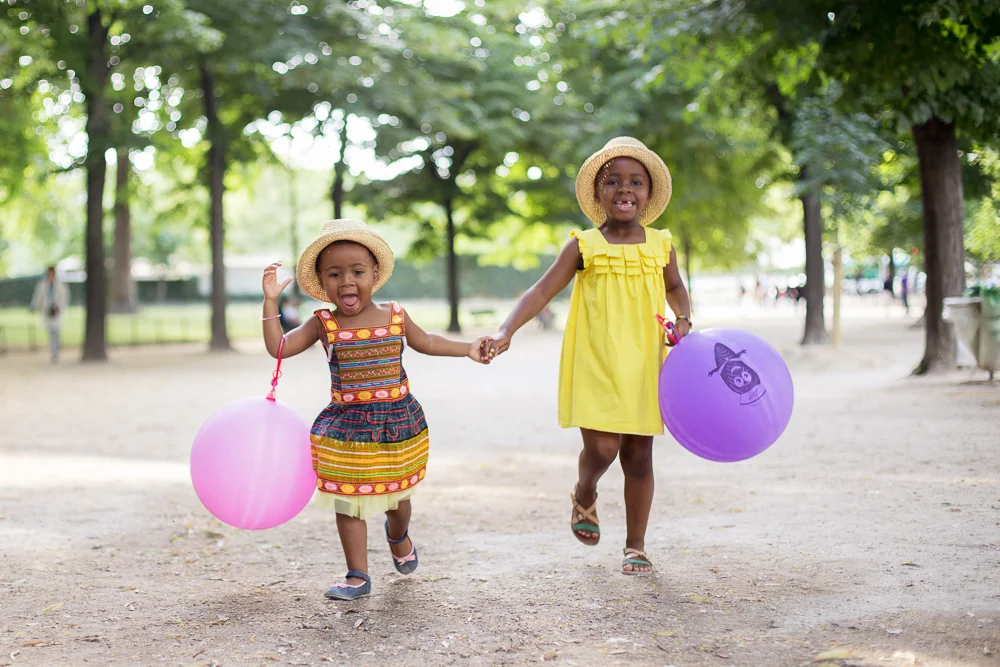 Paris, France Eiffel Tower Family Portrait Session, Family Lifestyle Natural Light Photographer_004.jpg