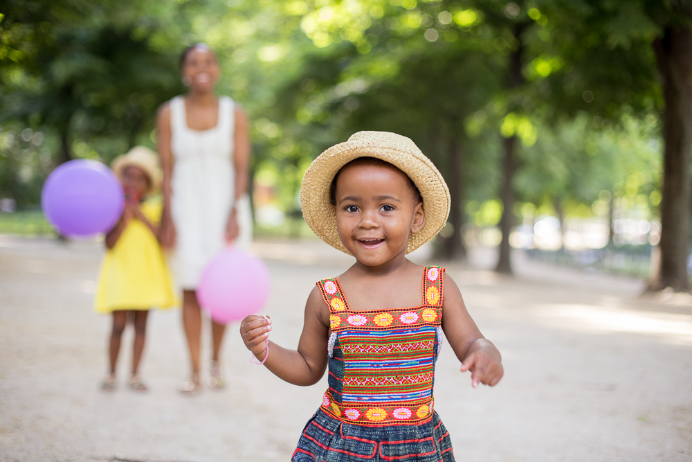 Paris, France Eiffel Tower Family Portrait Session, Family Lifestyle Natural Light Photographer_006.jpg