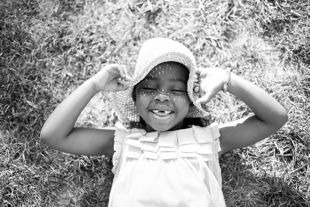 Paris, France Eiffel Tower Family Portrait Session, Family Lifestyle Natural Light Photographer_008.jpg