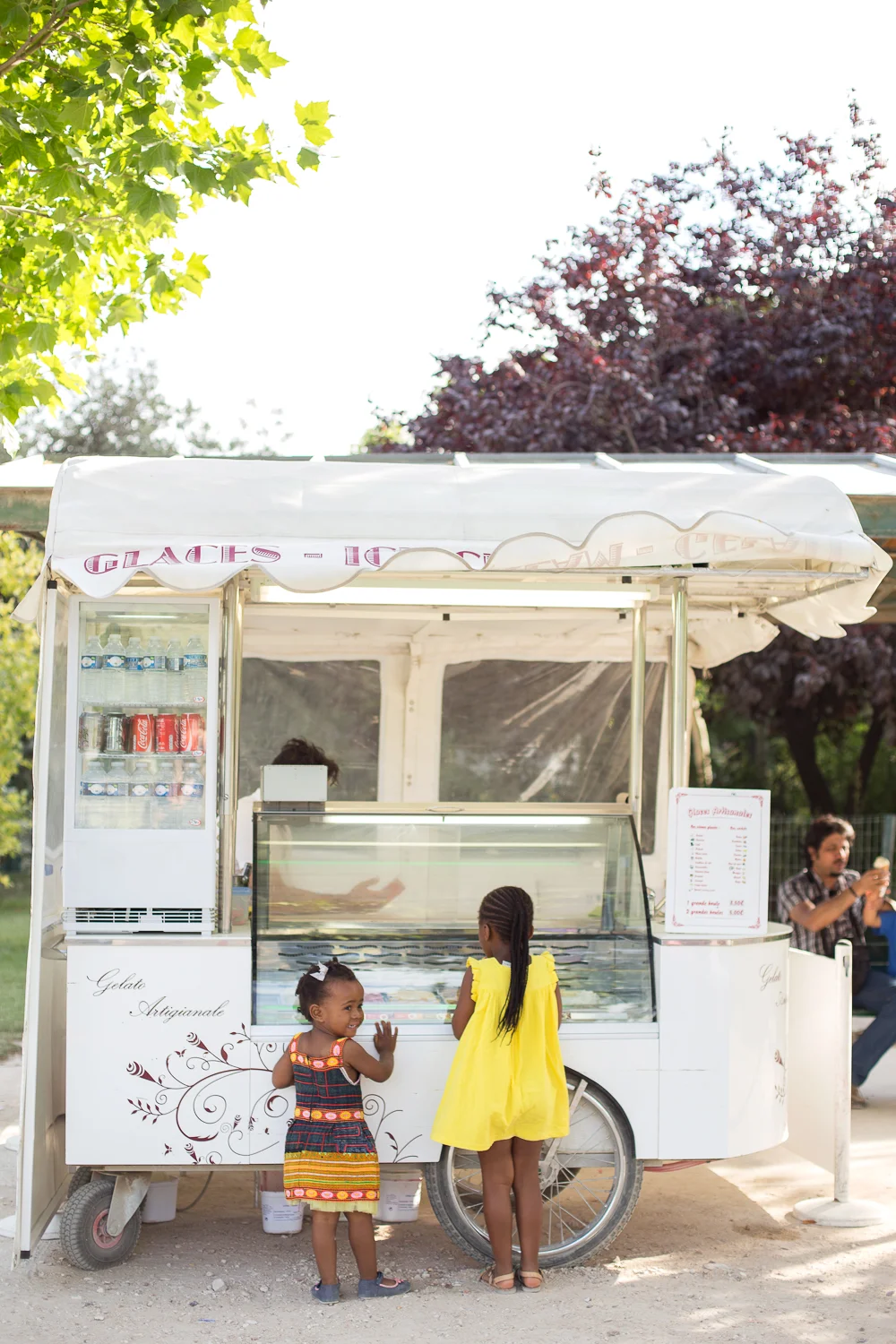 Paris, France Eiffel Tower Family Portrait Session, Family Lifestyle Natural Light Photographer_012.jpg