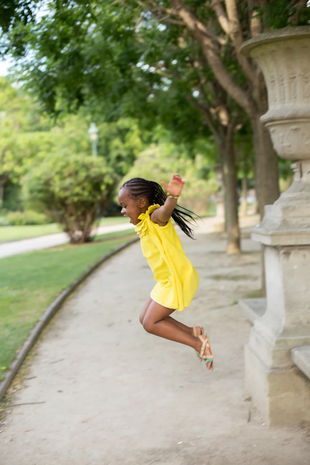 Paris, France Eiffel Tower Family Portrait Session, Family Lifestyle Natural Light Photographer_015.jpg