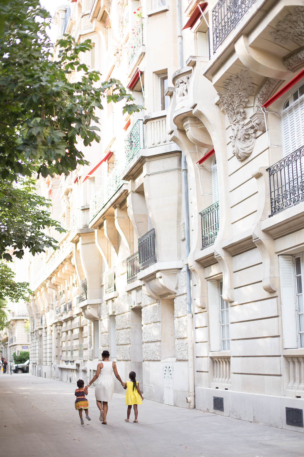 Paris, France Eiffel Tower Family Portrait Session, Family Lifestyle Natural Light Photographer_020.jpg