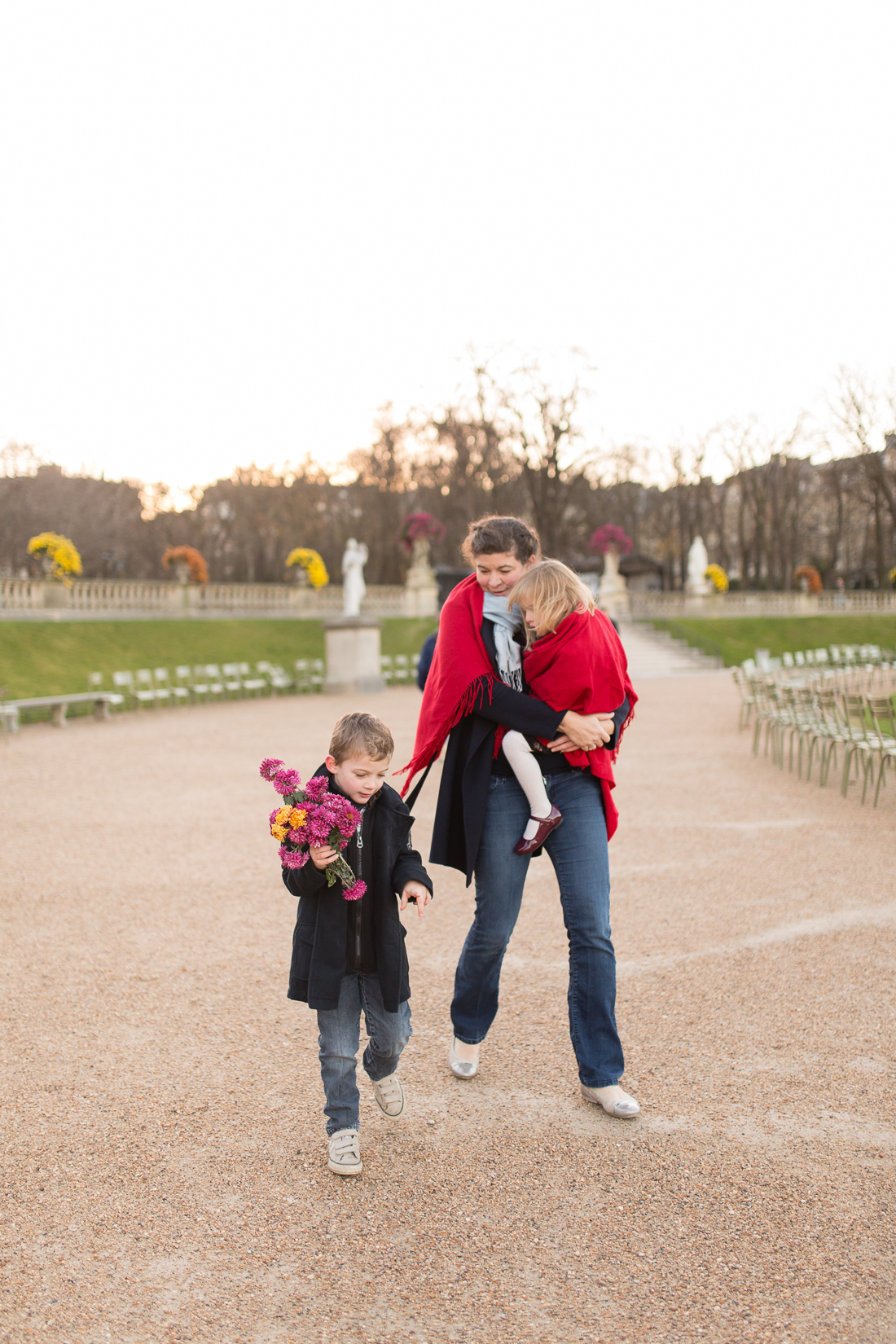 winter-family-photo-session-ideas-paris-photographer-5