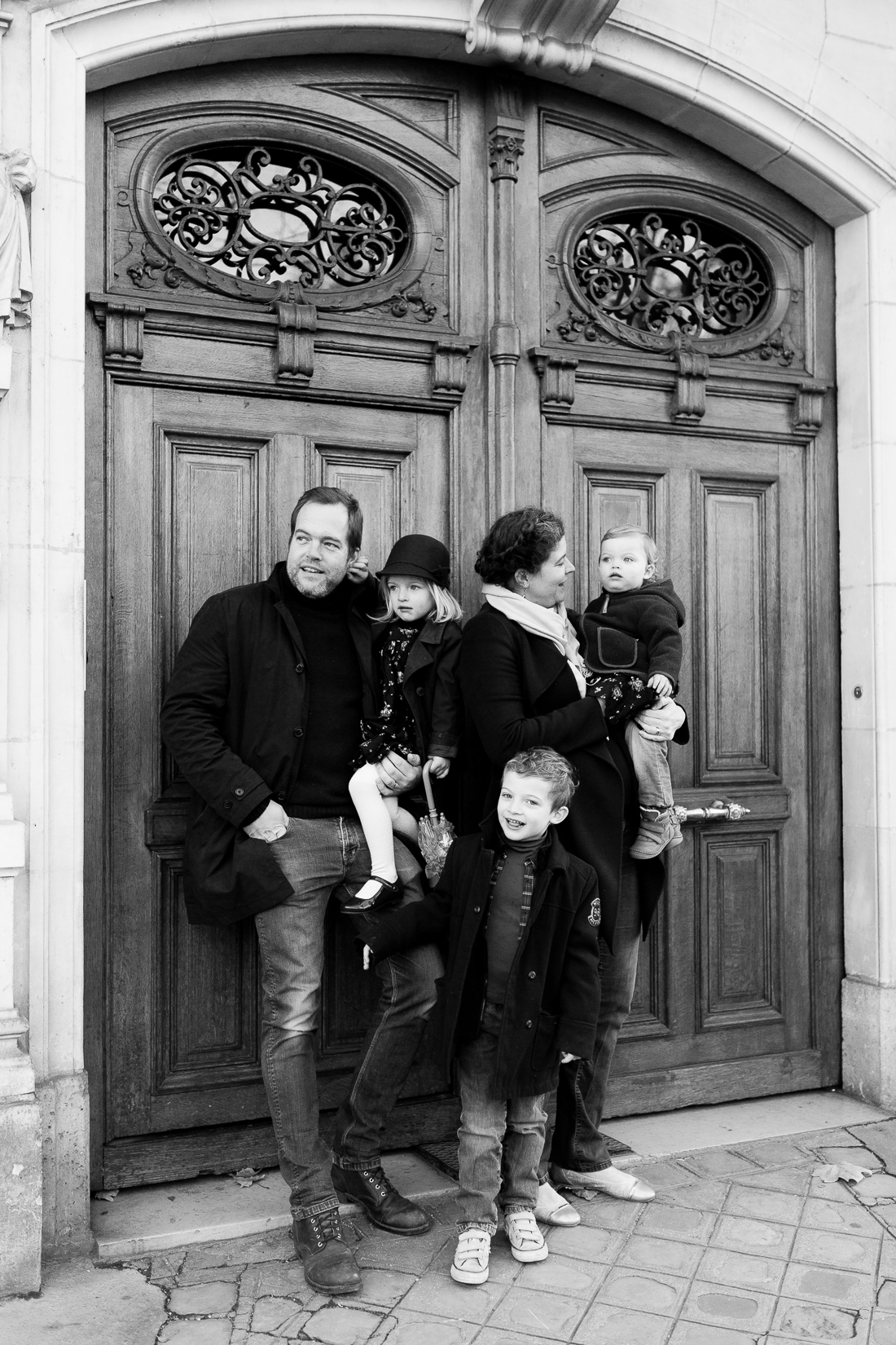 winter-family-photo-session-ideas-paris-photographer-10