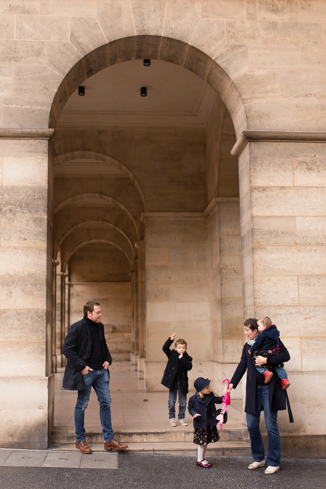 winter-family-photo-session-ideas-paris-photographer-12