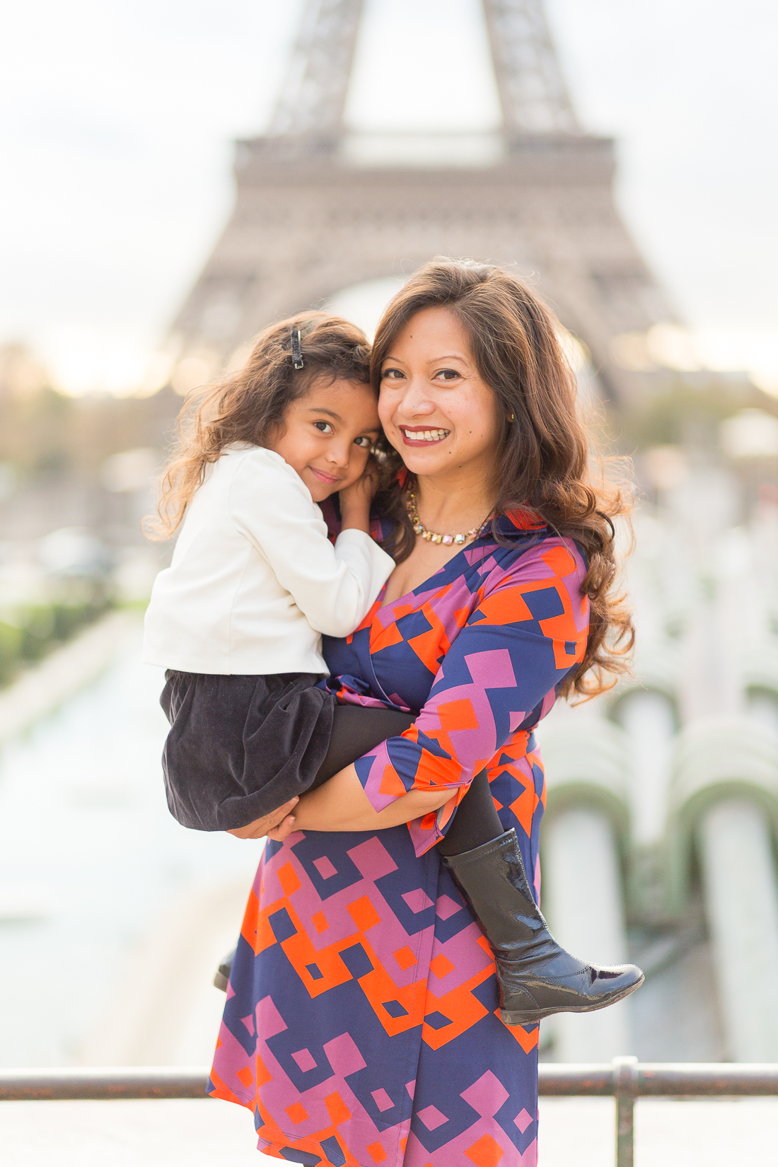 spring-fall-family-paris-eiffel-tower-photo-session-outfit-inspiratn-2