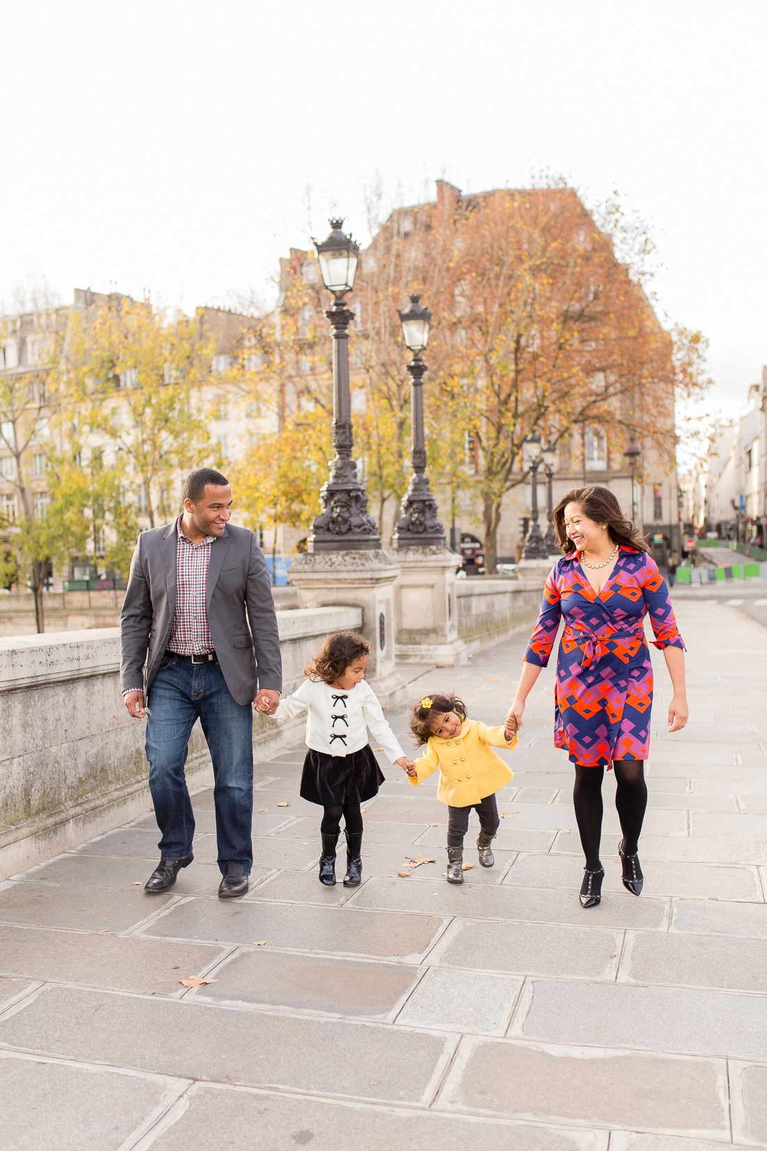 spring-fall-family-paris-eiffel-tower-photo-session-outfit-inspiratn-23