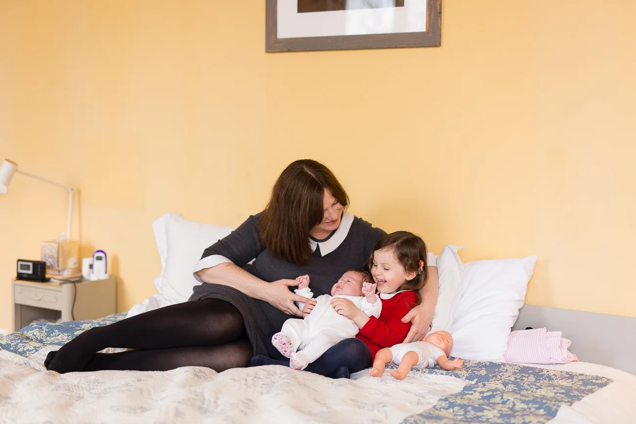 at-home-lifestyl-relaxed-large-family-newborn-photos-paris_014.jpg
