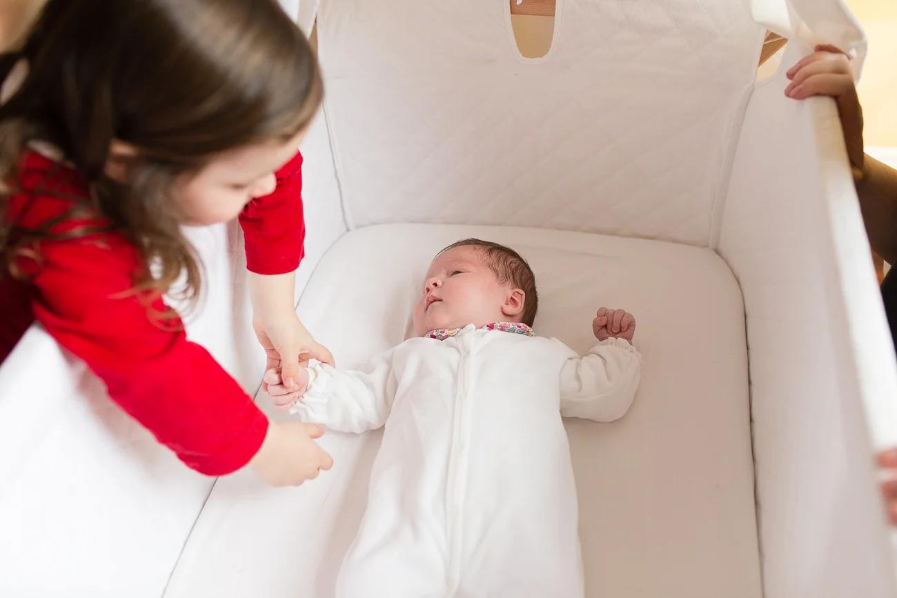 at-home-lifestyl-relaxed-large-family-newborn-photos-paris_023.jpg