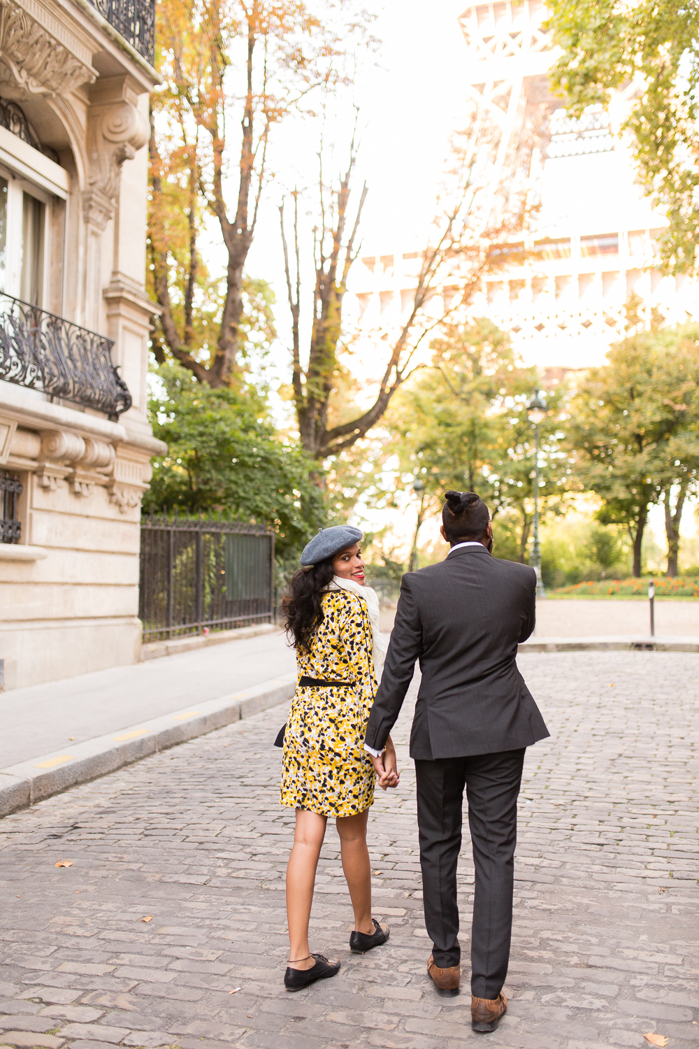 colorful-unique-outdoor-fall-engagement-couples-photo-shoot-paris-photographer_001.jpg