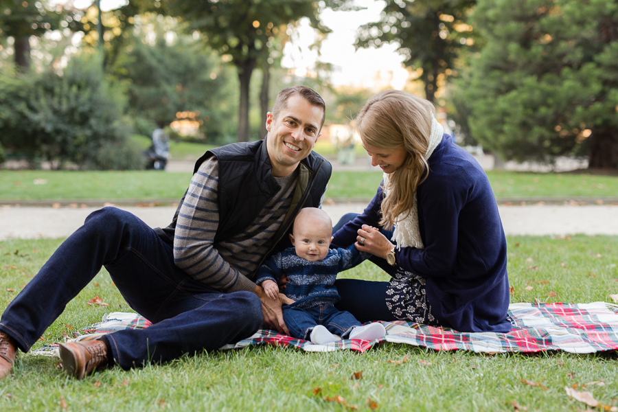 eiffel-tower-family-photo-session-paris-with-kids_004.jpg