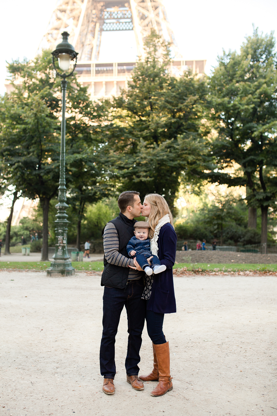 eiffel-tower-family-photo-session-paris-with-kids_007.jpg