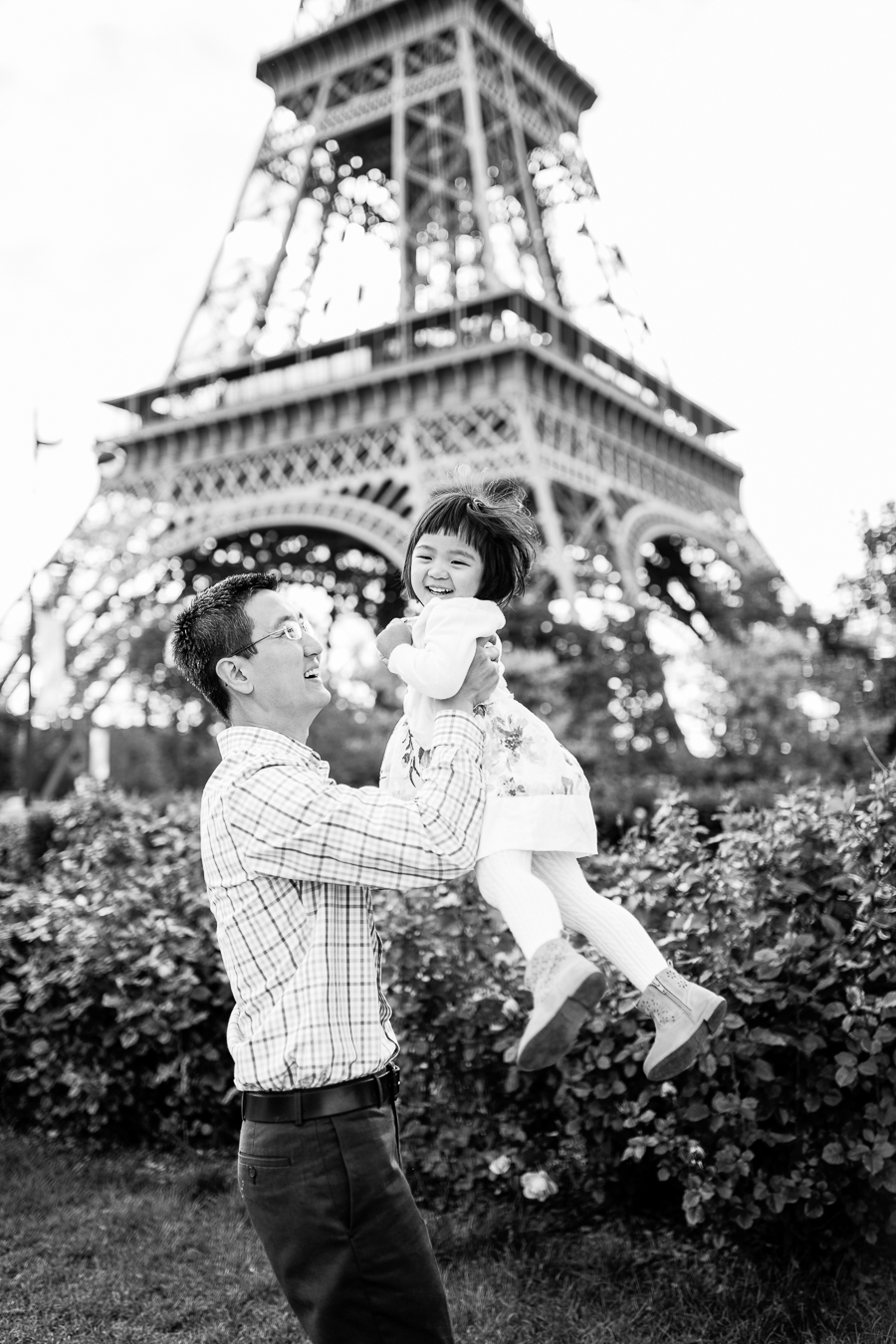 family-portraits-eiffel-tower-paris-photographer_008.jpg