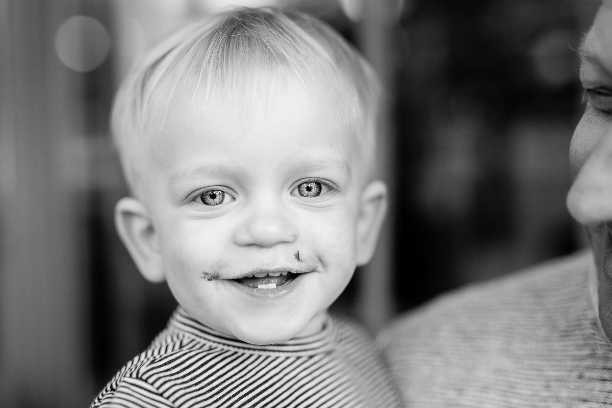 Jardin-du-Luxembourg-Family-Portraits-with-little-kids-in-Paris-in-April-II-Paris-photographer-Katie-Donnelly_007.jpg