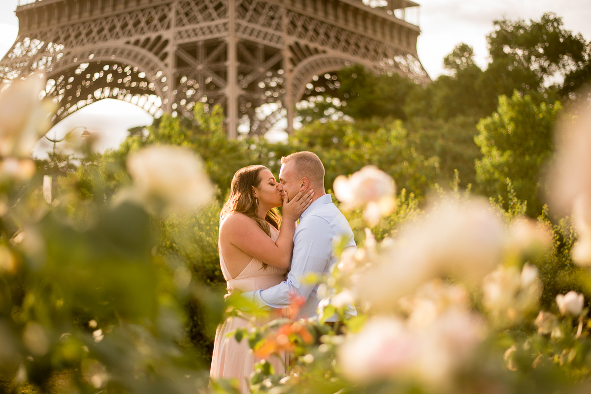Romantic-Parisian-Photo-Session-Eiffel-Tower-Photographers,-Katie-Donnelly-Photography_004.jpg