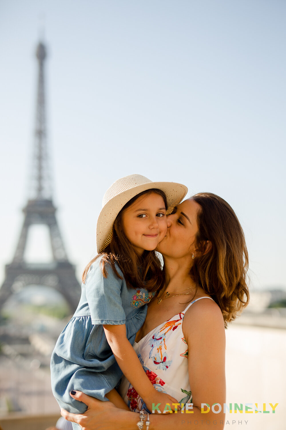 family-photo-eiffel-tower-paris-photographer-katie-donnelly_005.jpg
