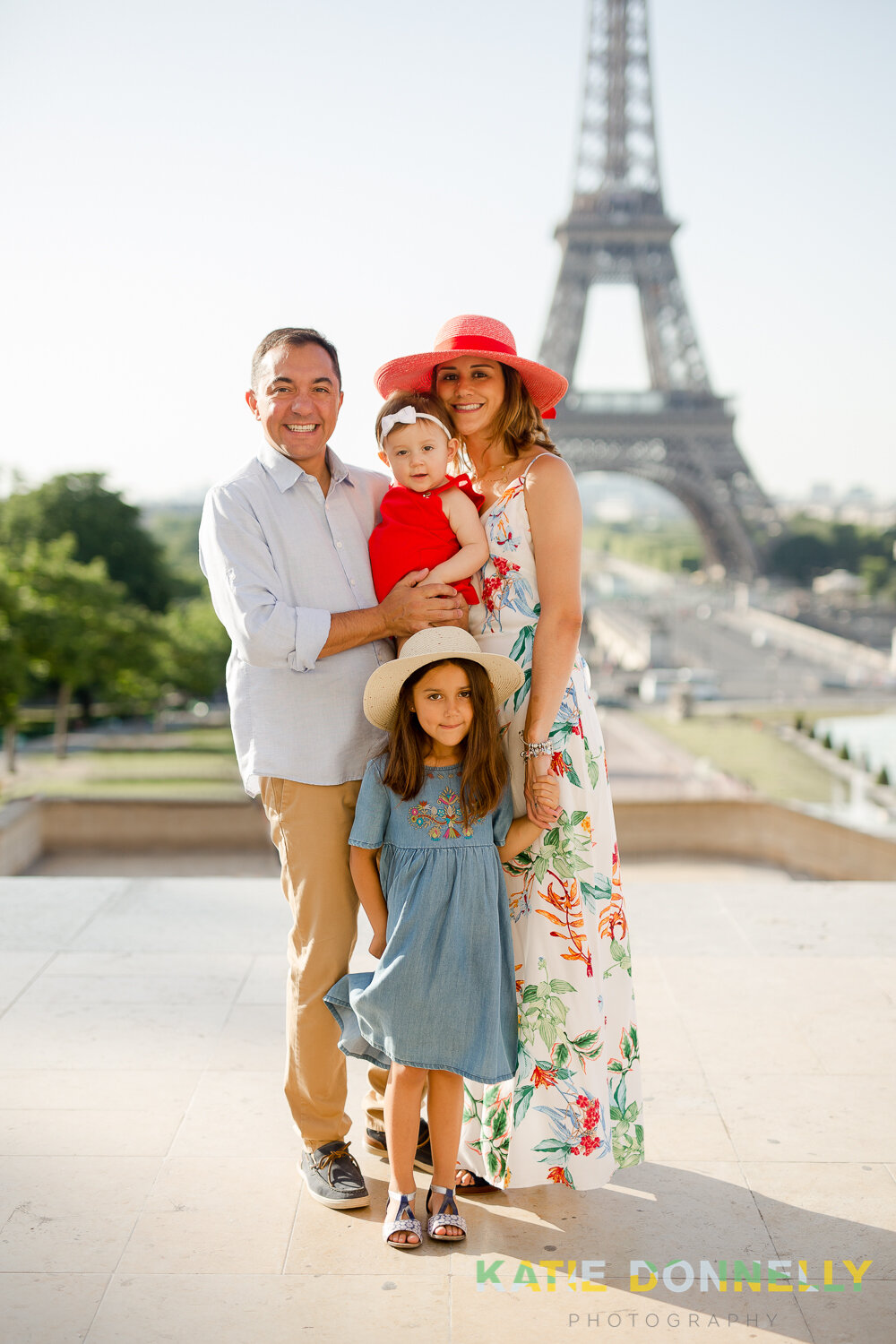 family-photo-eiffel-tower-paris-photographer-katie-donnelly_004.jpg
